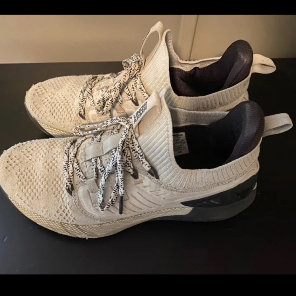 Mens UA project rock 3 training shoes. Size 8.5